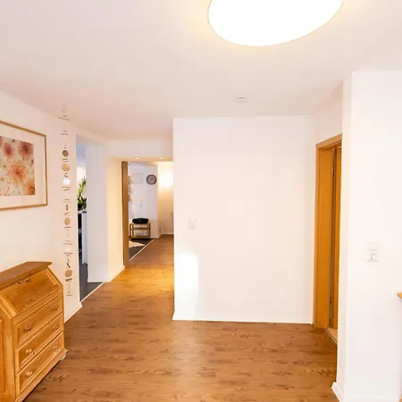 Grosse Schoene Mit Kleinem Garten Im Weinort Apartment *