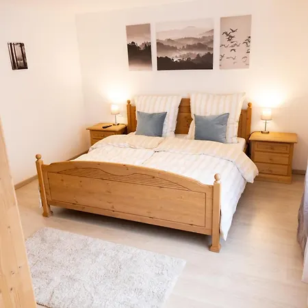 Grosse Schoene Mit Kleinem Garten Im Weinort Apartment Randersacker