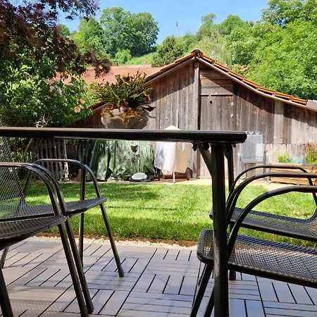 Große Schöne Mit Kleinem Garten Im Weinort *