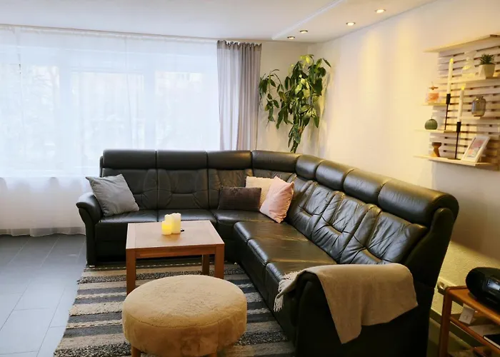 Grosse Schoene Mit Kleinem Garten Im Weinort Randersacker